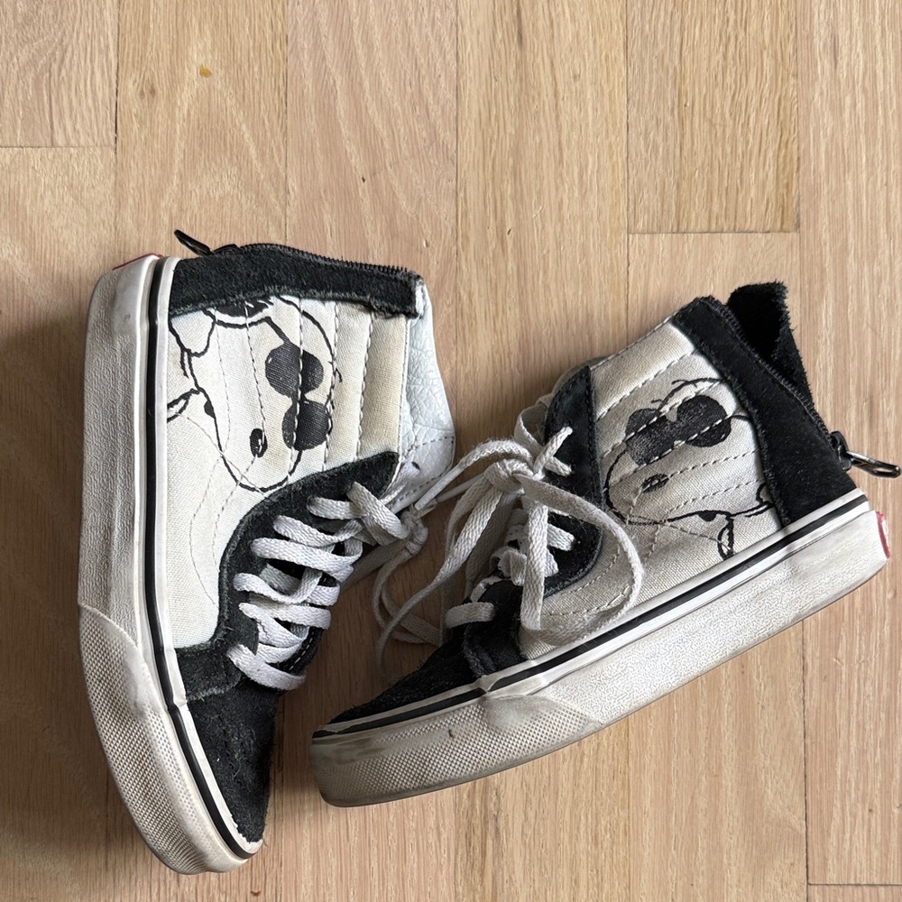 Vans Peanuts Snoopy High-Top Shoes - Picture 2 of 5